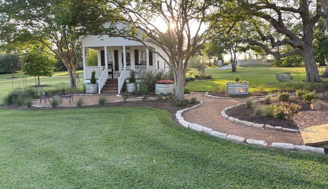 Tara Farms Cottage. Peaceful Retreat on 50 Acres. Soaking Tub + Trails