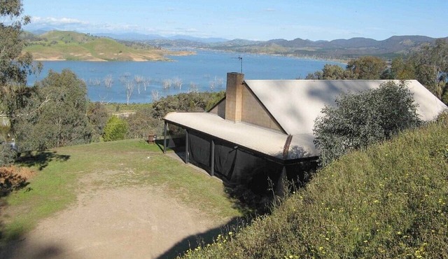 Tara - Overlooking Lake Eildon