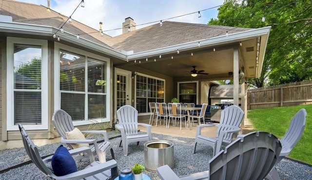 'Tara Sue'- Pet-Friendly 3BR Home! Game Room | Desk Space | Smokeless Fire Pit!