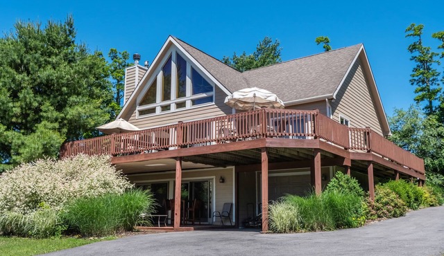 Tarenga House | Lake Access, Hot Tub, Great Location