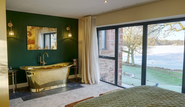 Tarn End Cottage 8, Talkin Tarn, Brampton ideal for a romantic break overlooking the Tarn