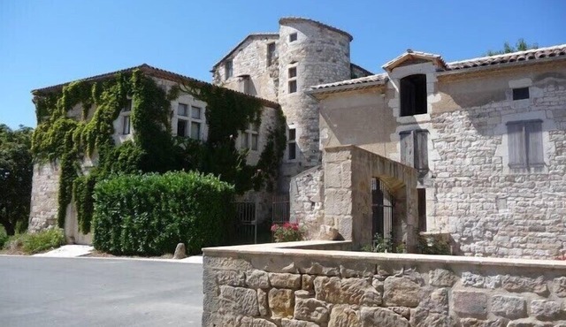 TARN, NEAR CORDES SUR CIEL LA PETITE MAISON DU CHATEAU DE CAMPAGNAC