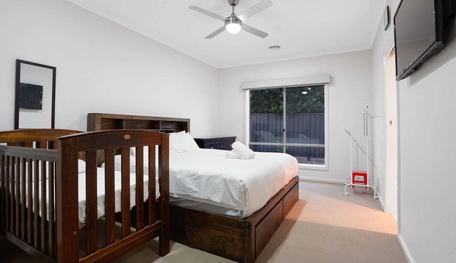 Tarneit Grove Family Home with Home Theater