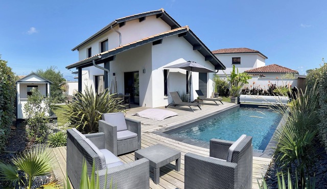 Tarnos house with swimming pool 10 minutes from the beach