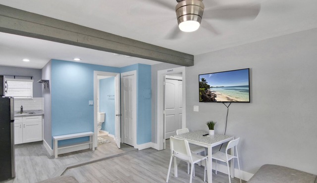 Tarpon River Retreat | Minutes to Downtown