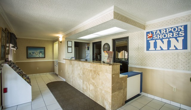 Tarpon Shores Inn