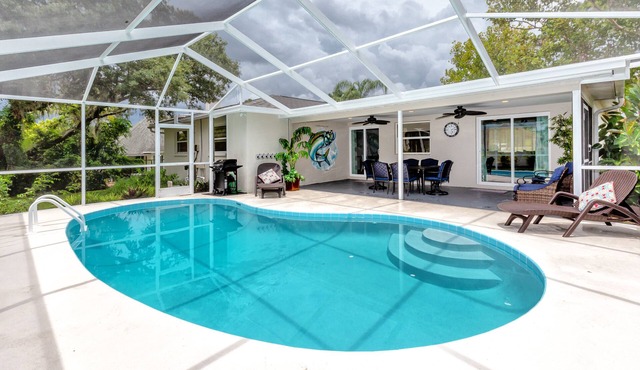 Tarpon Springs Oasis: Heated Pool, 5 min to Beach!