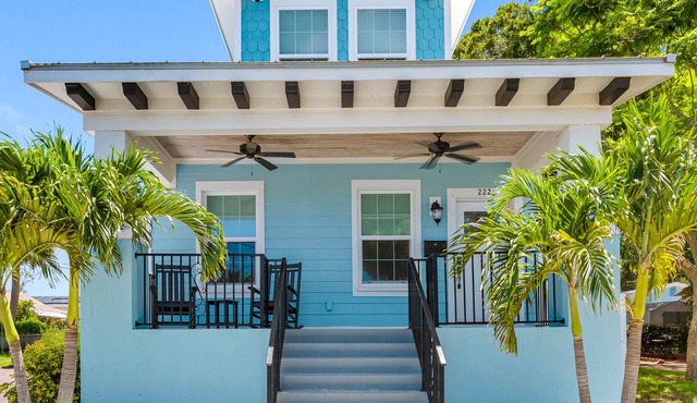 Tarpon Tides Cottage - Walk to the Sponge Docks & Downtown!