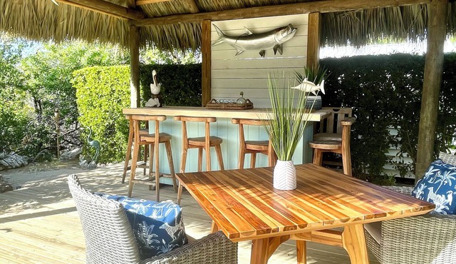 Tarpon Villa- Pool, Outdoor Tikihut,Tranquil Paradise