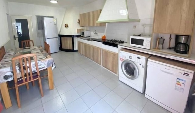 TARRAGONA Attached house with 4 bedrooms on the center of Roses