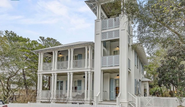 Taste & Sea - Seaside Cottage Steps from Beach/Pools *Optional Carriage