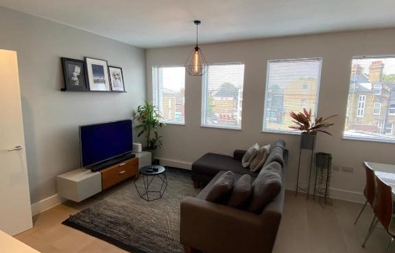 Tasteful 2BD Flat wOpen Plan Living - Blackheath!