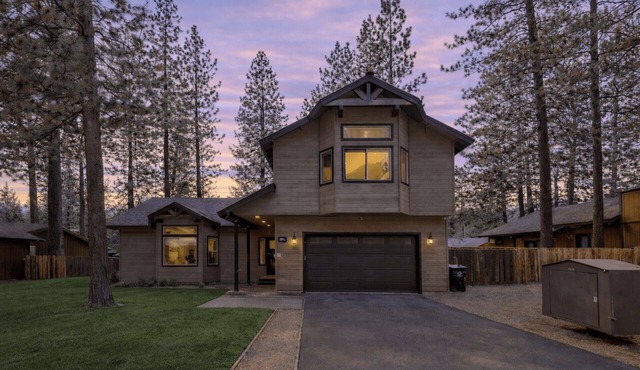 Tasteful 4br Modern Mountain Lodge: Hot Tub, Pool Table, Foosball, Close to Heavenly, Dog Friendly