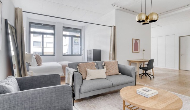 Tasteful Altstetten 4 Room, 2 mins walk to market, by Blueground