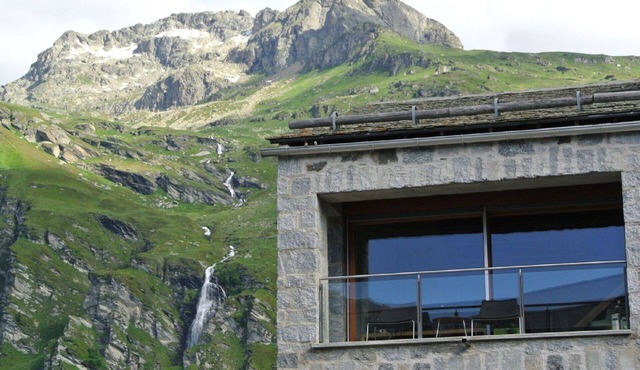 Tasteful and luxurious apartment in the heart of the quiet Maloja