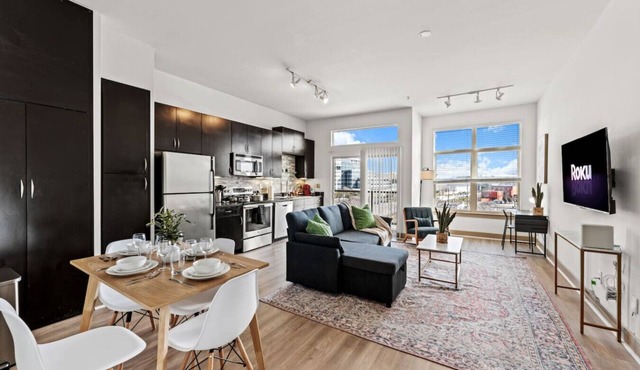 Tasteful Apt in Central Dallas with Parking and Pool