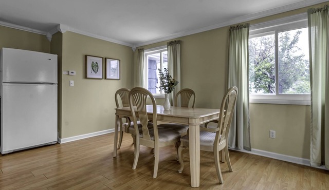 Tasteful loft, work-friendly