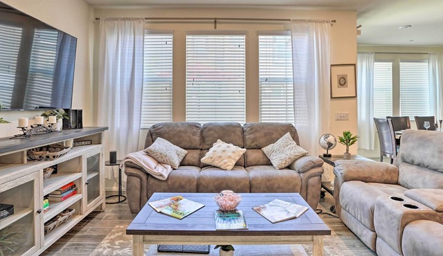 Tasteful Menifee Home: Patio, By Theme Parks!