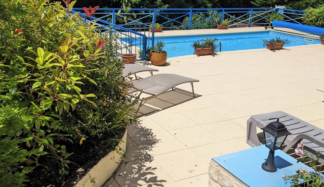 Tasteful spacious 1 bedroom apartment with PRIVATE POOL, balcony and patios