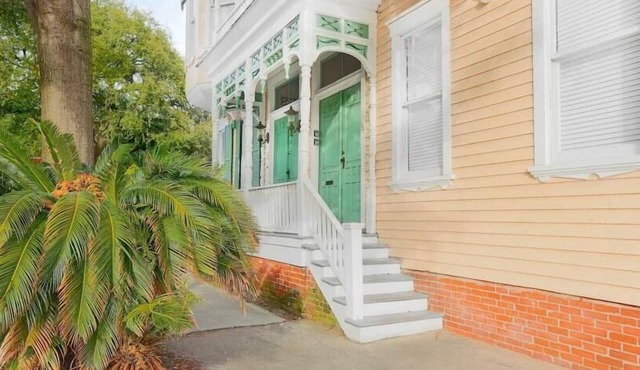 Tasteful Two Bedroom on Warren Square with Parking by Lucky Savannah