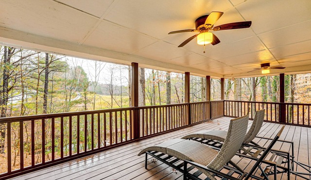 Tasteful Unit w/Pool Table: 7 Mi to Lake Altoona!