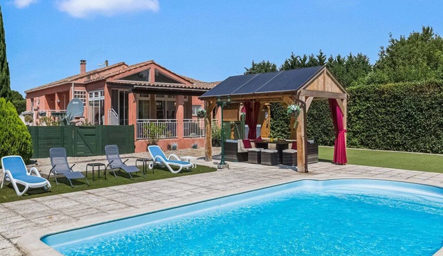 Tasteful Villa in Cambieure with Private Heated Pool