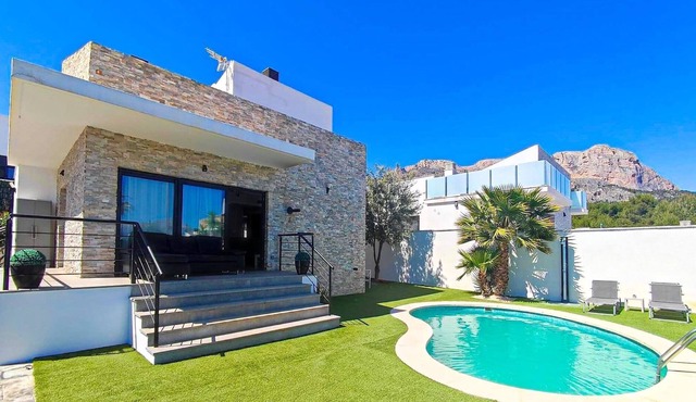 Tasteful villa in Comunidad Valenciana with pool
