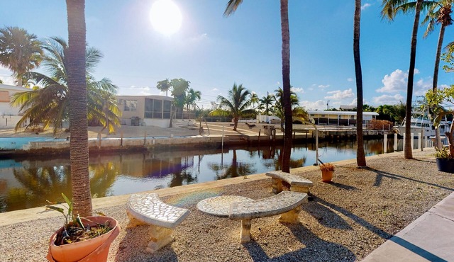 Tasteful waterfront mobile home with central AC, W/D, & dog-friendly