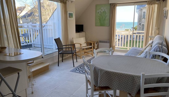 Tastefully decorated sea-view apartment for 4 people, 1 bedroom.