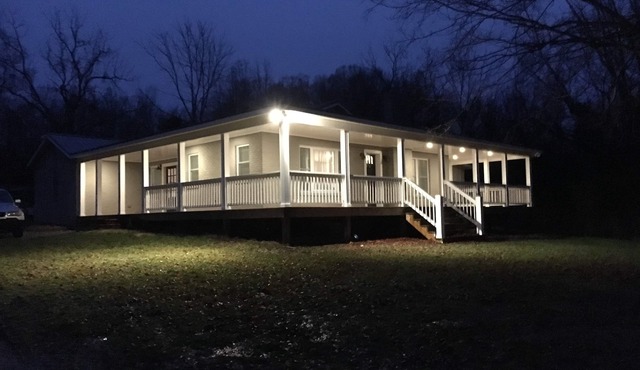 Tastefully decorated French Country Cottage on a horse farm with RV/Boat hookup