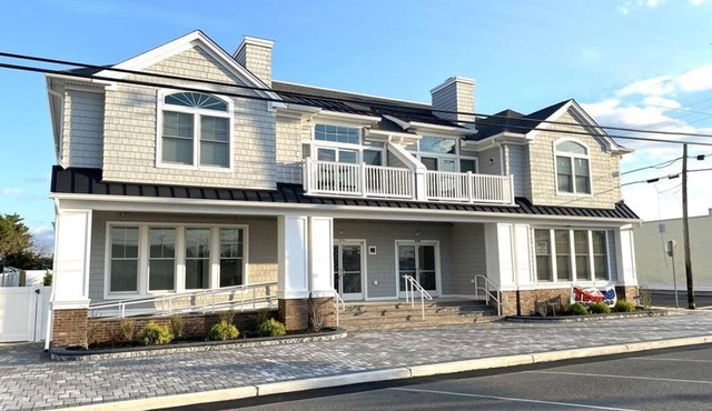 Tastefully decorated condo