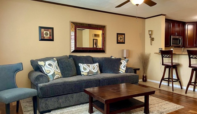 Tastefully Furnished Centrally Located in La Jolla UTC with Pool, Hot Tub & Gym