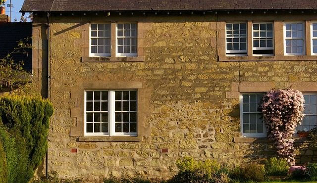 Tastefully renovated, ideally located cottage for a peaceful or active break.