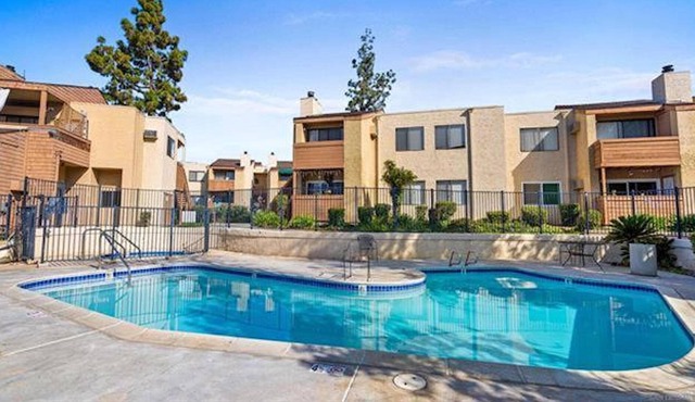 Tastefully Remodeled Upstairs Condo in Bonita w/ Pool