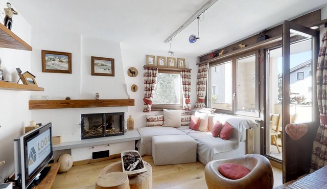 Tastefully renovated 3-room apartment on the first floor, approx.