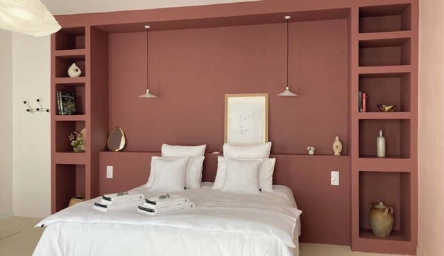 ! Tastefully renovated guest house in NIORT. 5 minutes from the Marais Poitevin