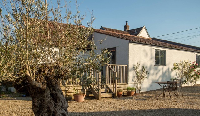 Tastefully restored hilltop cottage apartment in Dundry near Bristol