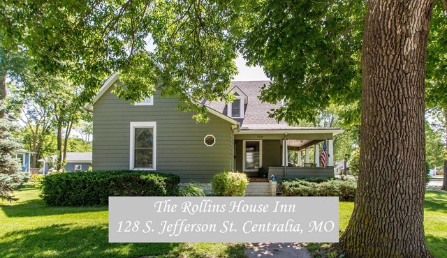 Tastefully restored historic home in quaint town, 20 minute drive to Columbia MO