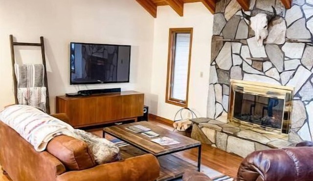 Tastefully updated Cabin with a hot tub!