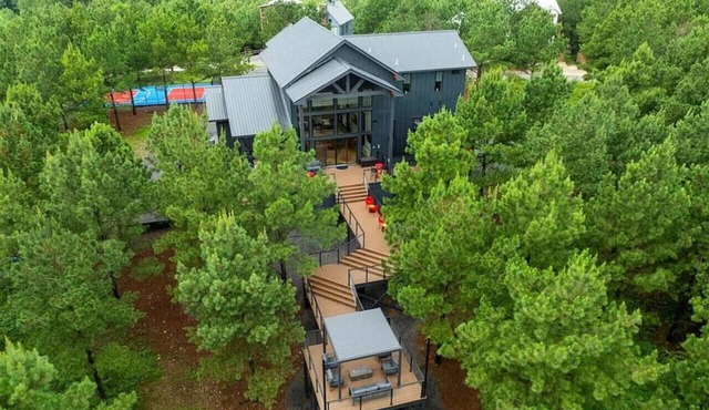 Tatanka | Luxury Cabin Pool Hot Tub Sleeps 24