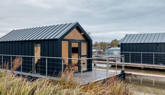 Tattenhall Marina Floating Pods