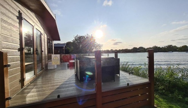 Tattershall Lakeside Lodge Indulgent wheelchair accessible 8 berth with Hot Tub