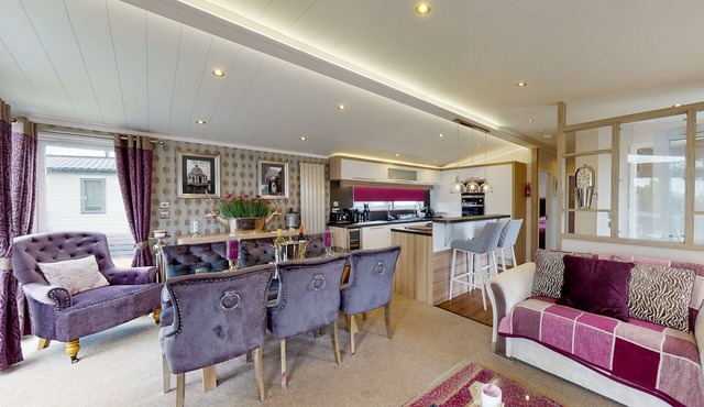 Tattershall VIP Lodge - Sleeps 6 - Terrace with private hot tub