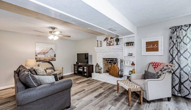 Tatum’s Retreat -SAUNA- Hiking-Wineries- Unit B