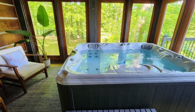 Taurina Cabin-Nestled in nature and tranquility.nNew updated indoor hot tub.