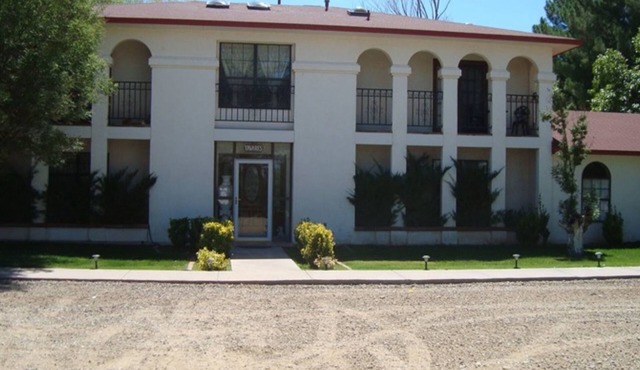 Tavares Inn