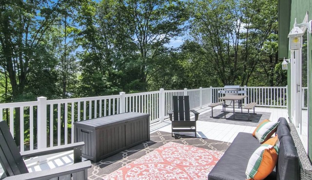 Tavi Haus: Lakefront~Kayaks~SUP~Sauna~Pool Table