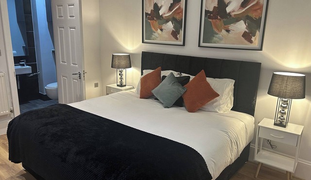 Tavistock House-Contractor stay-Parking-Sleeps 7,