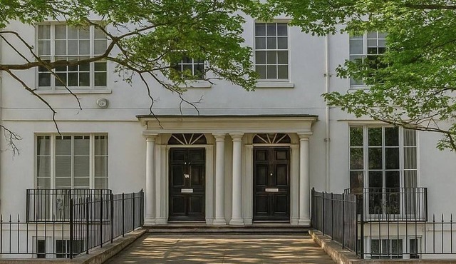 Tavistock House-contractor Stay-parking-sleeps 7,