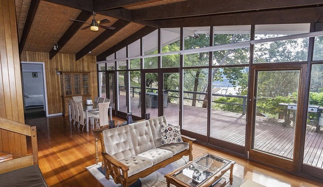 Taylor Bay Waterfront Retreat Lake Eildon